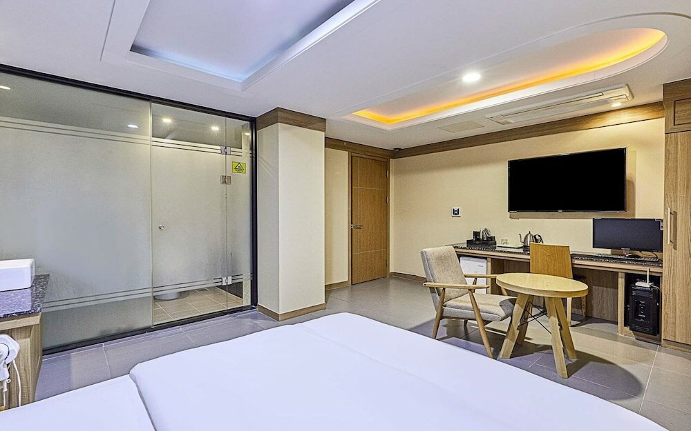 Фото Suwon Orsay Hotel