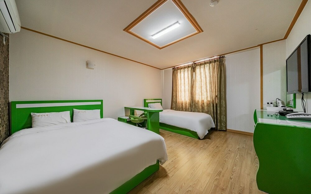 Фото Jeju Happy Hotel