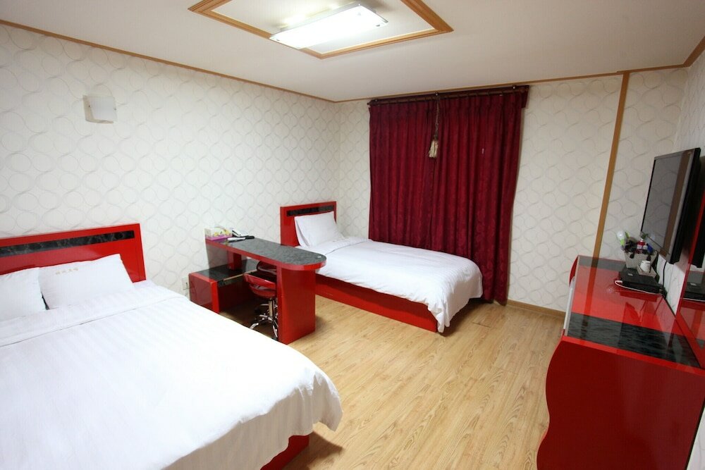 Фото Jeju Happy Hotel