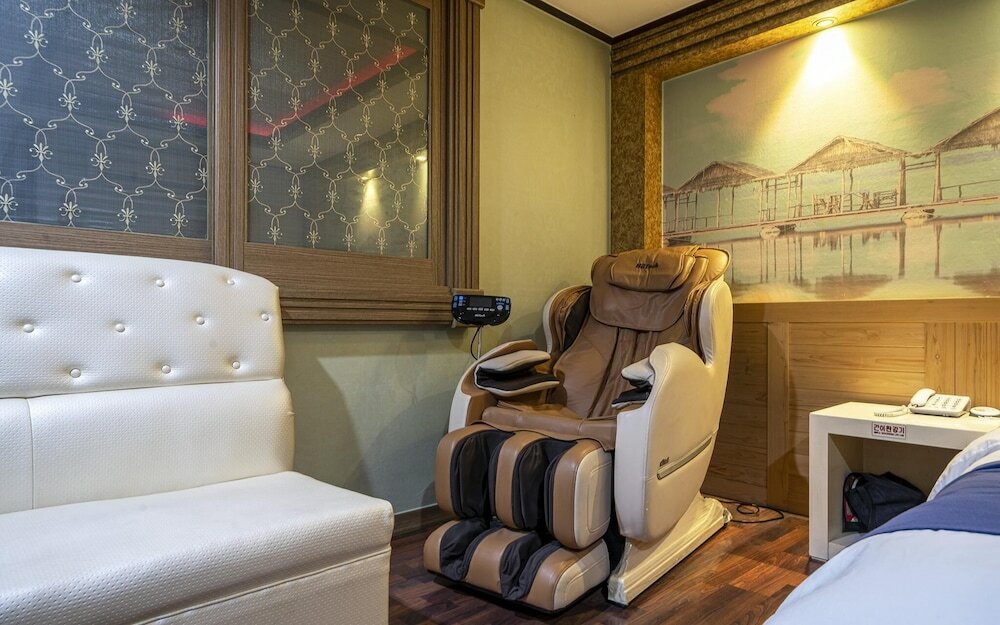 Фото Changwon Myeongseodong Hotel Sky