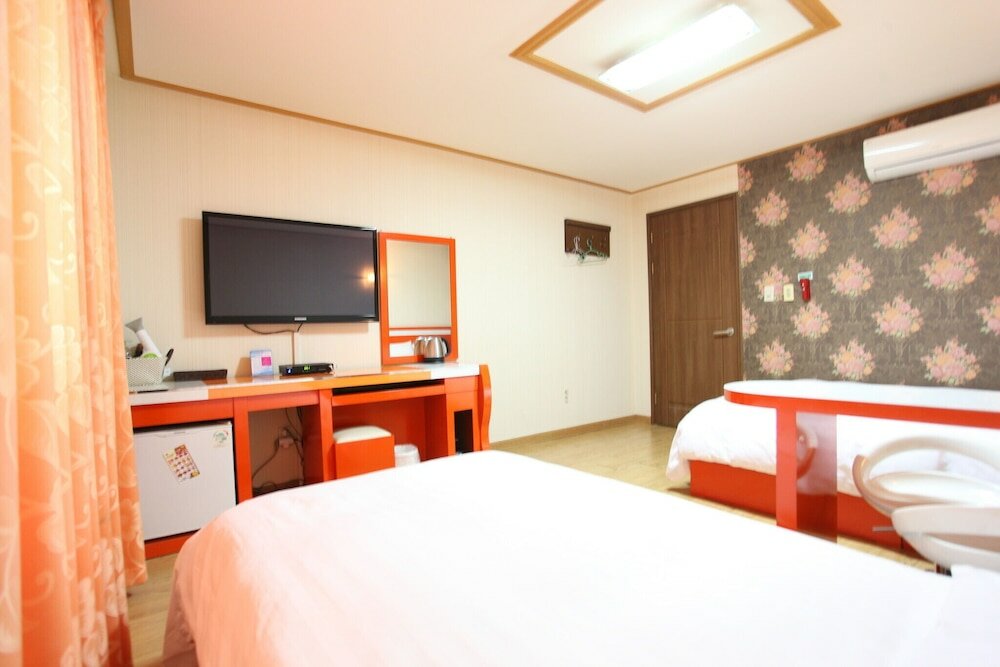 Фото Jeju Happy Hotel