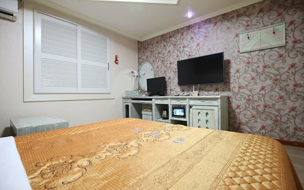 Фото Daejeon Yongjeon Some