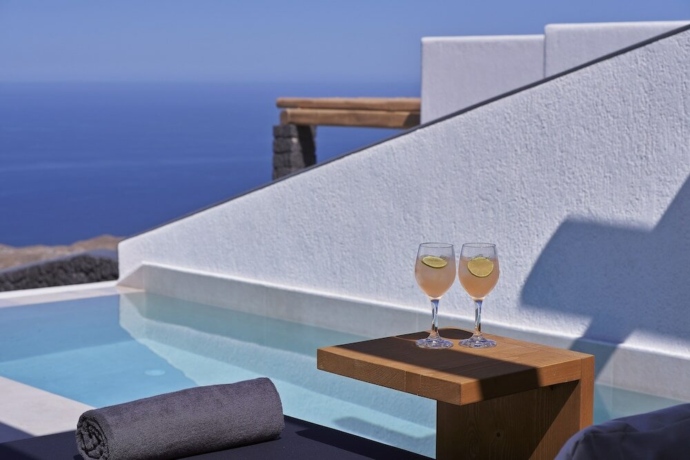 Фото Brilliance Suites - Adults Only