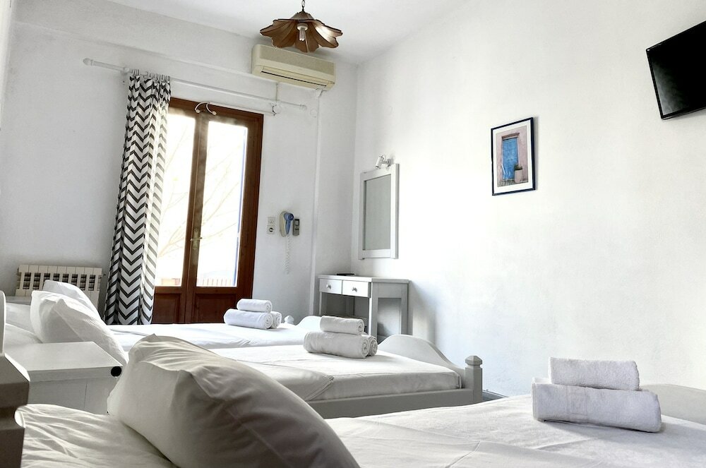 Фото Helliniko Studios - Adults Only