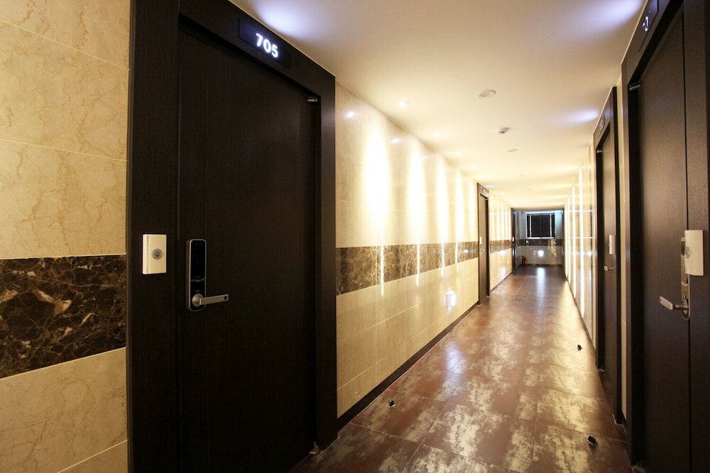 Фото Suwon City Hall Station Tumi