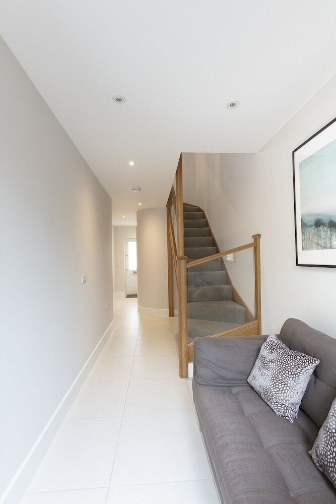 Фото Immaculate Central Windsor Town House