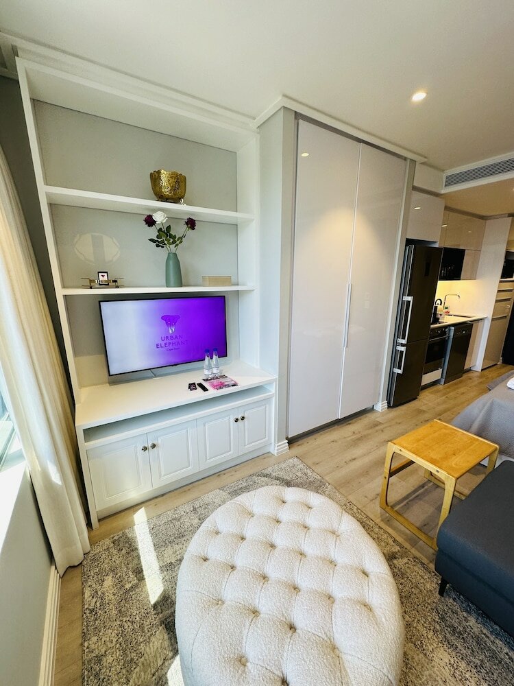 Фото Urban Elephant 16 on Bree