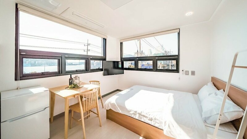 Гостиница Yeosu Nangmanstay Pension в Йосу