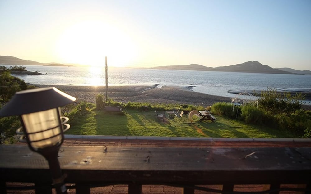 Фото Ganghwado Sunsets and Ocean Pension
