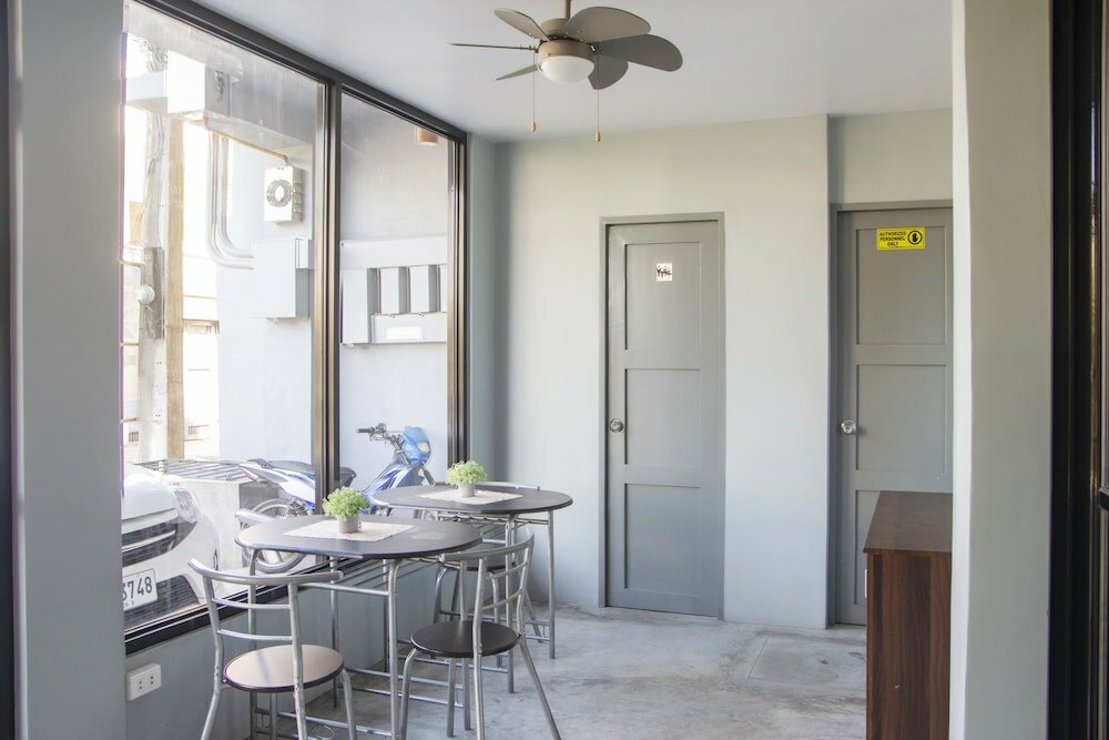 Фото Oyo 561 Abn Hostel