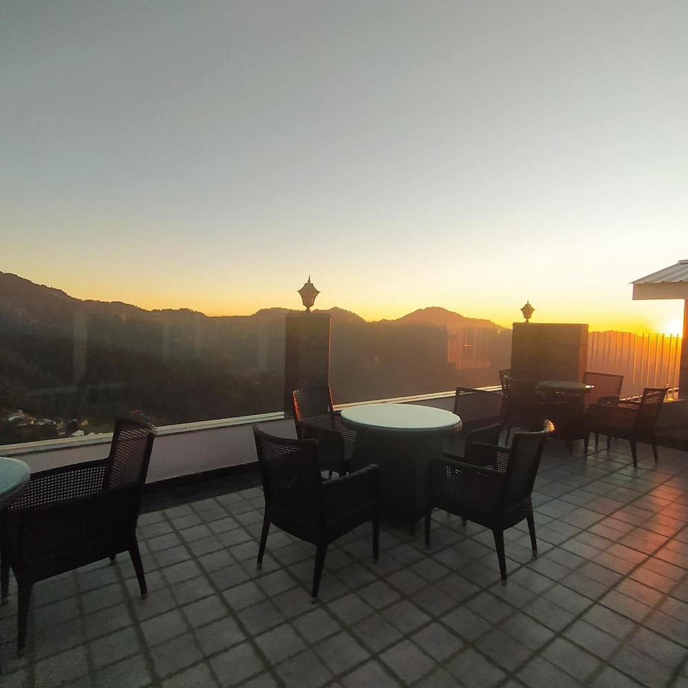 Фото Clarkes hotel, A grand heritage hotel since 1898