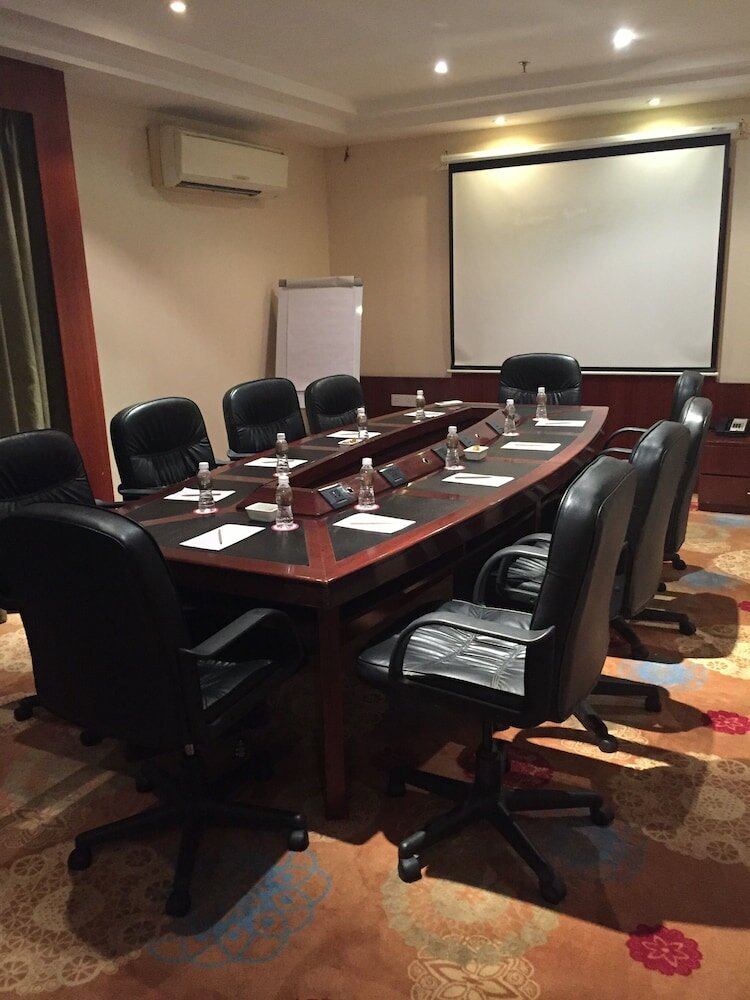 Фото Ramada by Wyndham Ahmedabad