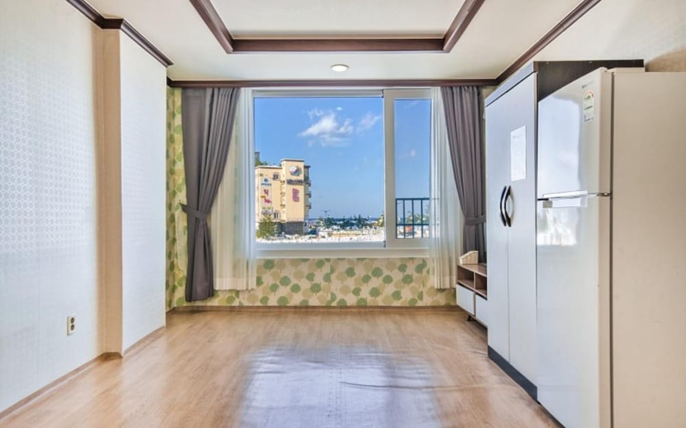 Фото Yangyang Hajodae Conto Hotel Pension