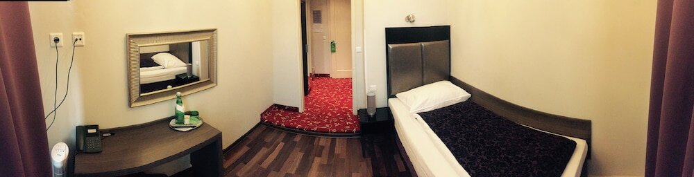 Фото Hotel Pension Baron am Schottentor