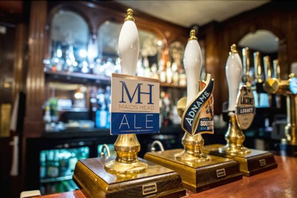 Фото The Maids Head Hotel