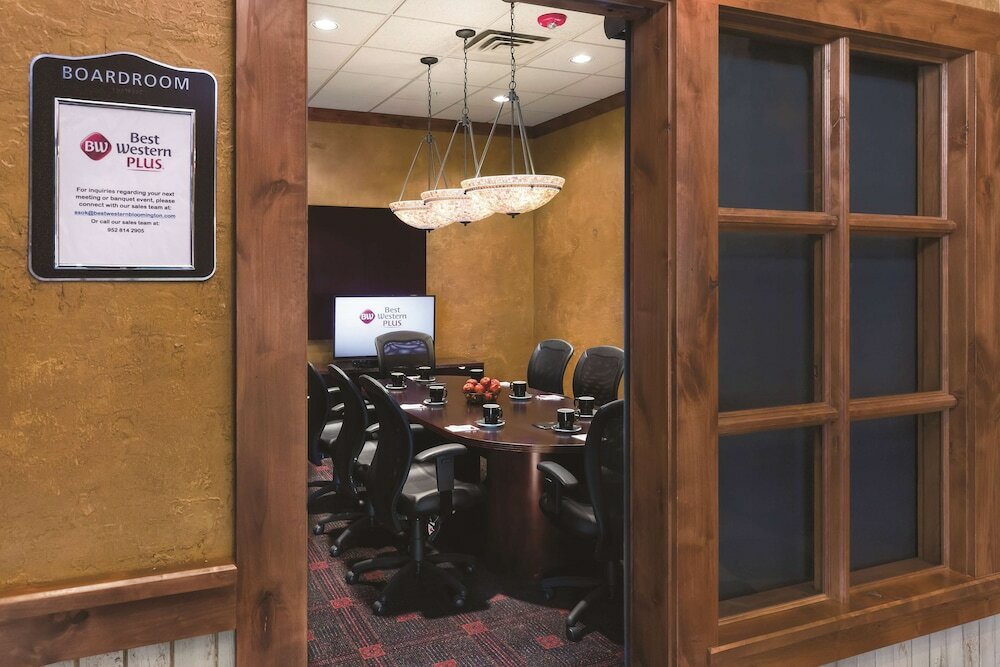 Фото Best Western Plus Bloomington Hotel