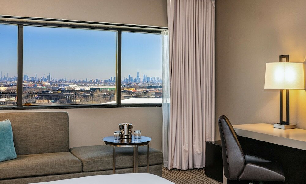 Фото DoubleTree by Hilton Hotel Newark Airport