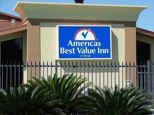 Гостиница Americas Best Value Inn Angleton в Англтоне