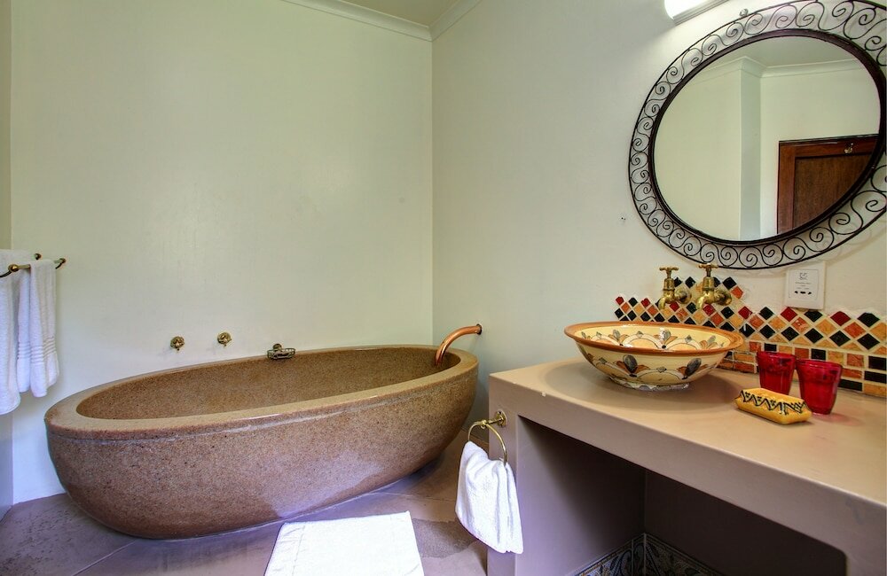 Фото Far Hills Hotel