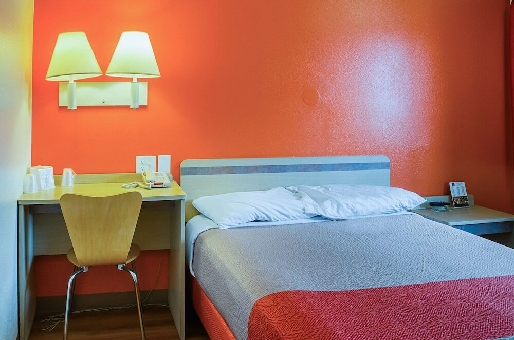 Фото West Ashley Inn