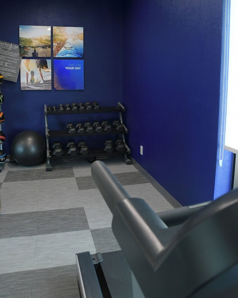 Фото Comfort Inn & Suites Nw Milwaukee