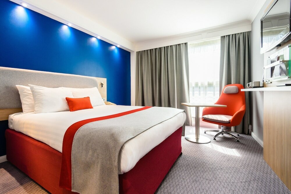 Фото Holiday Inn Express Portsmouth - Gunwharf Quays, an Ihg Hotel