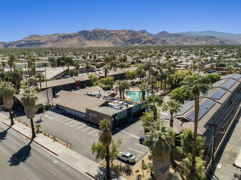 Фото Caliente Tropics Hotel