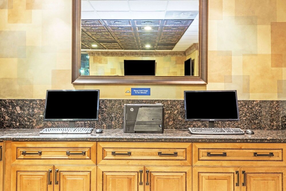 Фото Days Inn by Wyndham Fort Lauderdale-Oakland Park Airport N