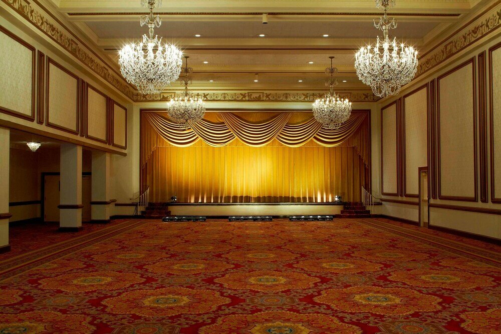 Фото Renaissance Cleveland Hotel
