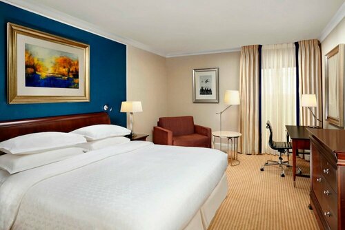 Гостиница Sheraton Skyline Hotel London Heathrow в Лондоне