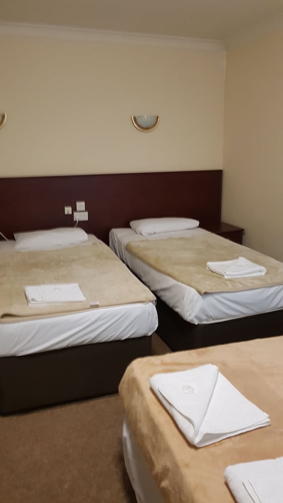 Фото Mandalay Picton House Hotel