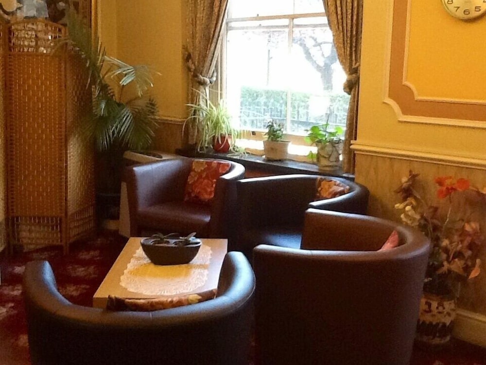 Фото Mandalay Picton House Hotel