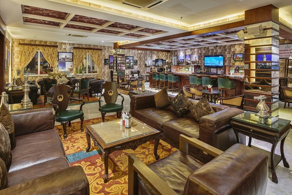 Фото Mayfair Palm Beach Resort