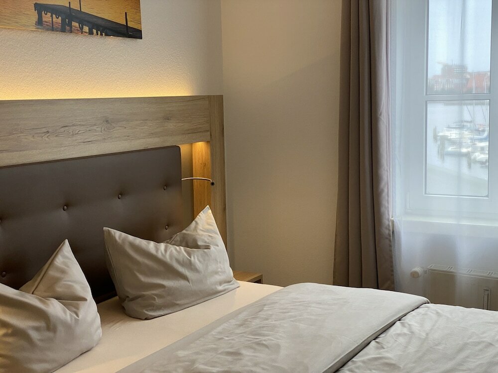 Фото Hotel Pension Zum Alten Fährhaus