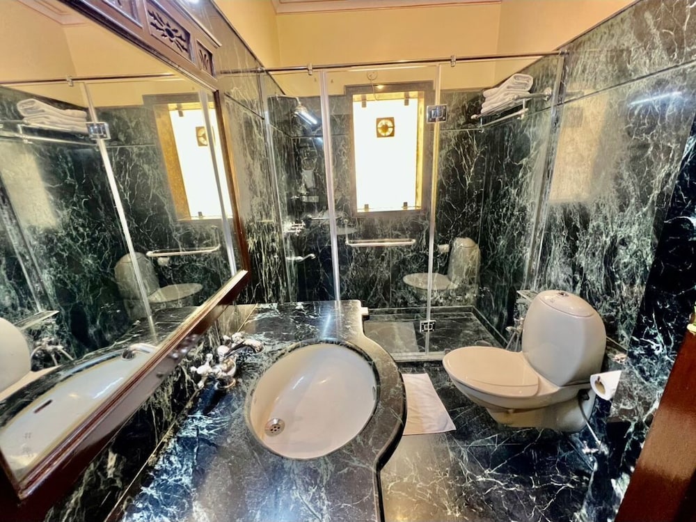 Фото Umaid Mahal - A Heritage Style Boutique Hotel