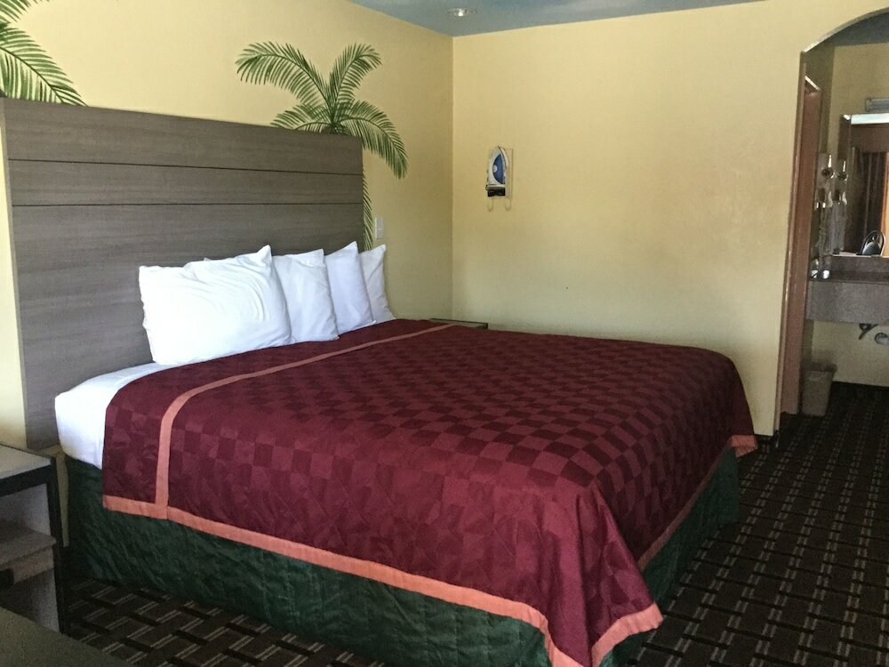 Фото Luxury Inn and Suites Seaworld Lackland