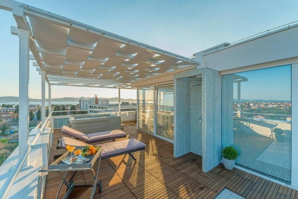 Фото Sunset Penthouse Apartment with Hot Tub