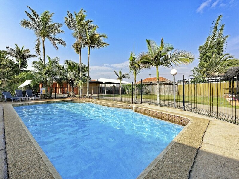 Гостиница Riviera Motel Bundaberg в Бандаберге