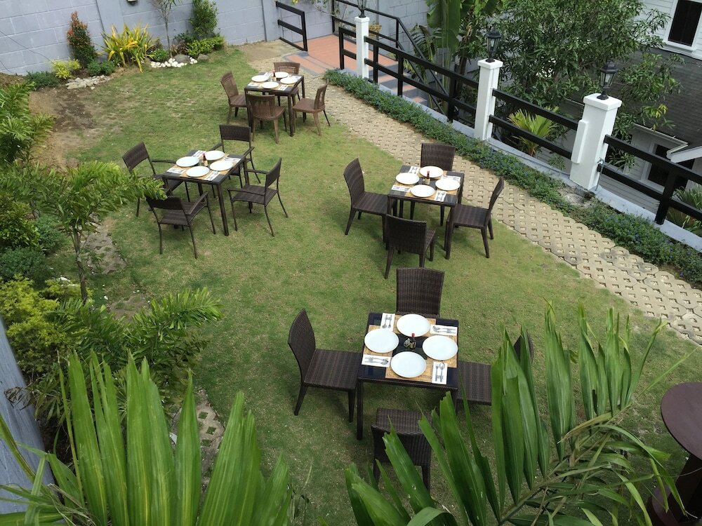 Фото Chateau Beatrice Bed & Breakfast