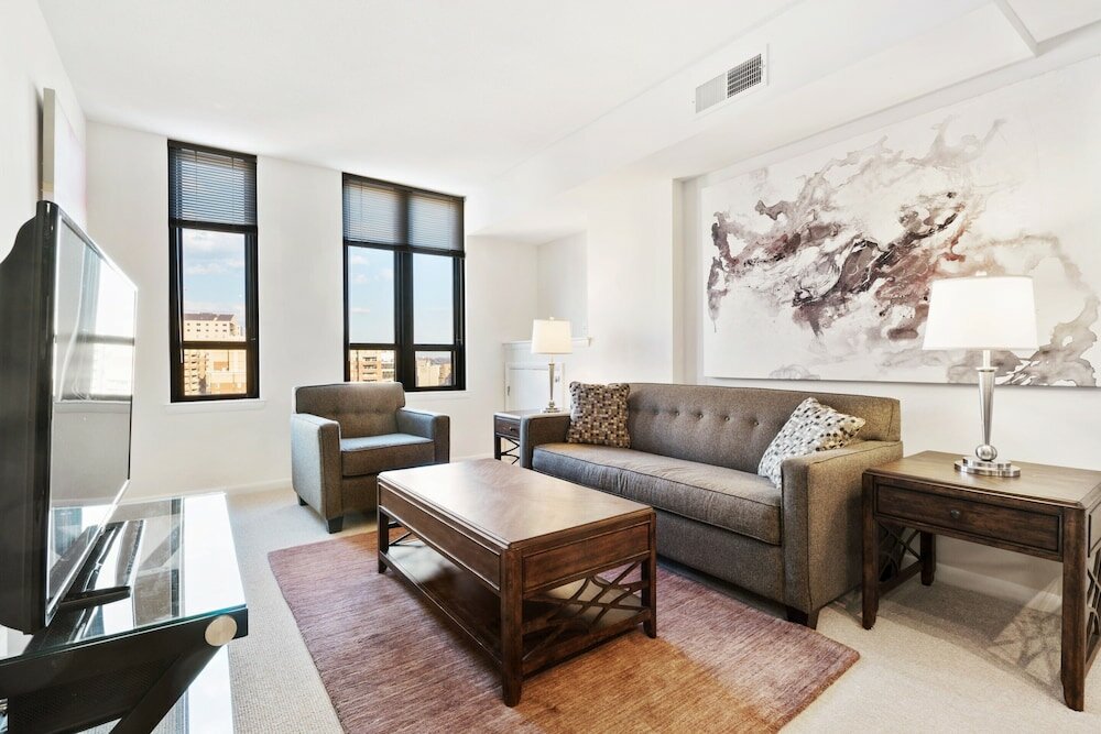 Фото Global Luxury Suites at The Convention Center