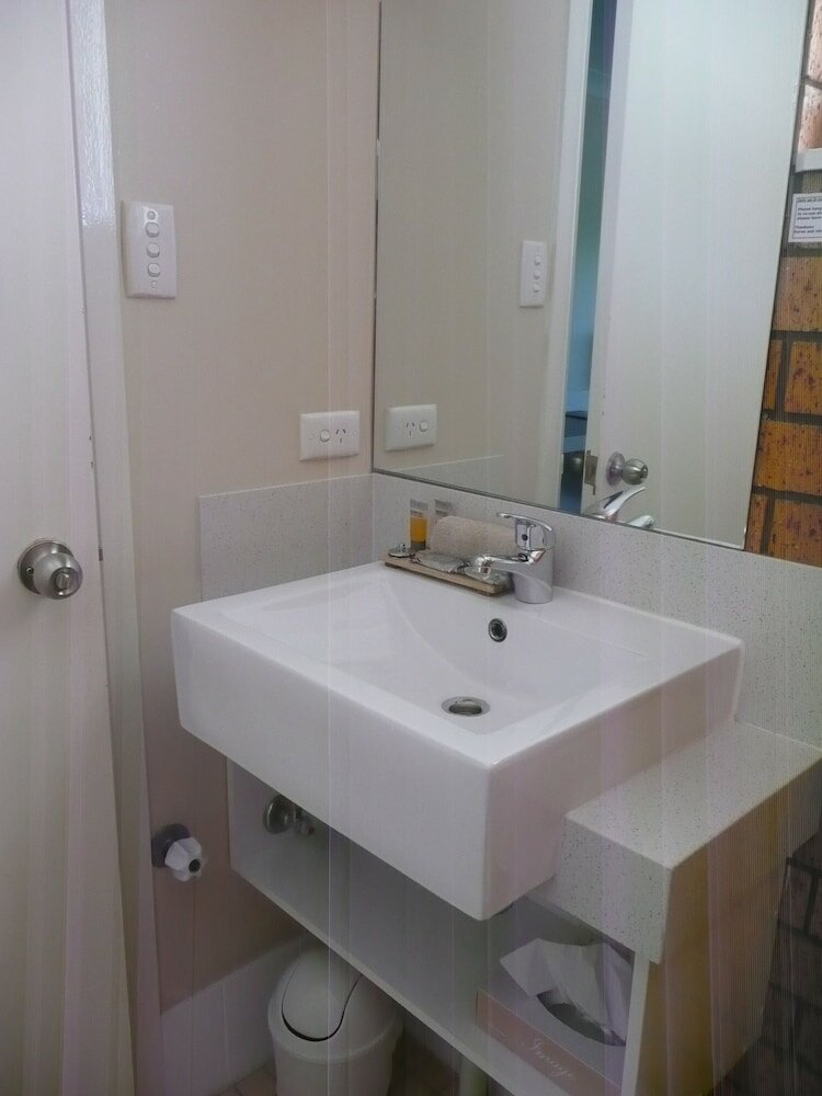 Фото Rosebourne Gardens Motel