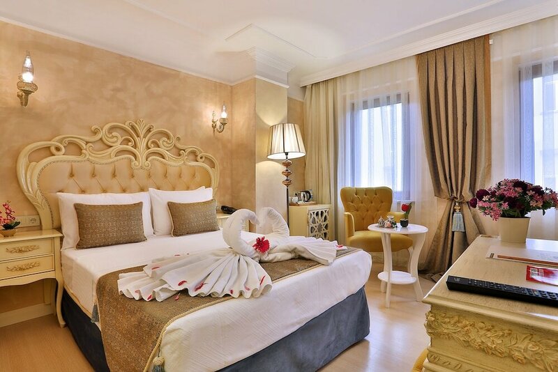 Гостиница Edibe Sultan Hotel-My Extra Home в Фатихе
