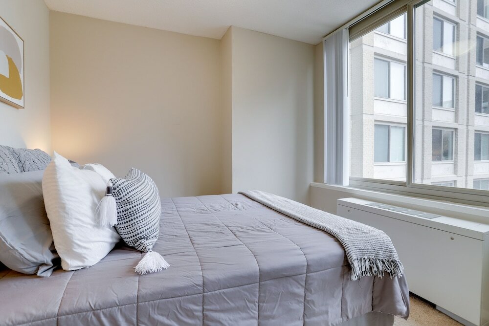 Фото Magnificent Condo Crystal City With Gym