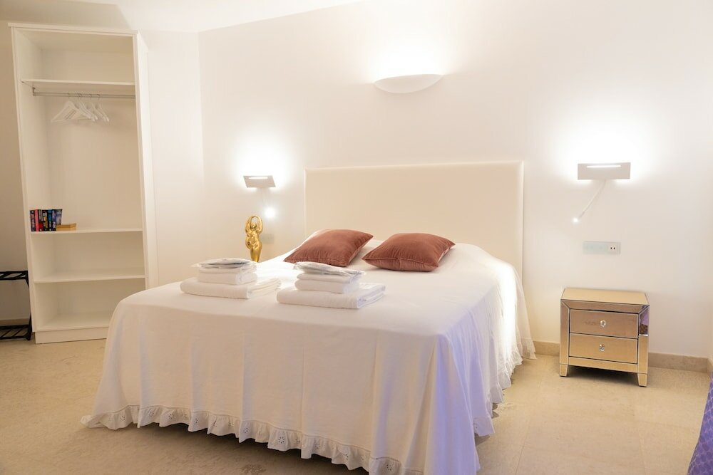 Фото The White Knight Premium Boutique Hotel