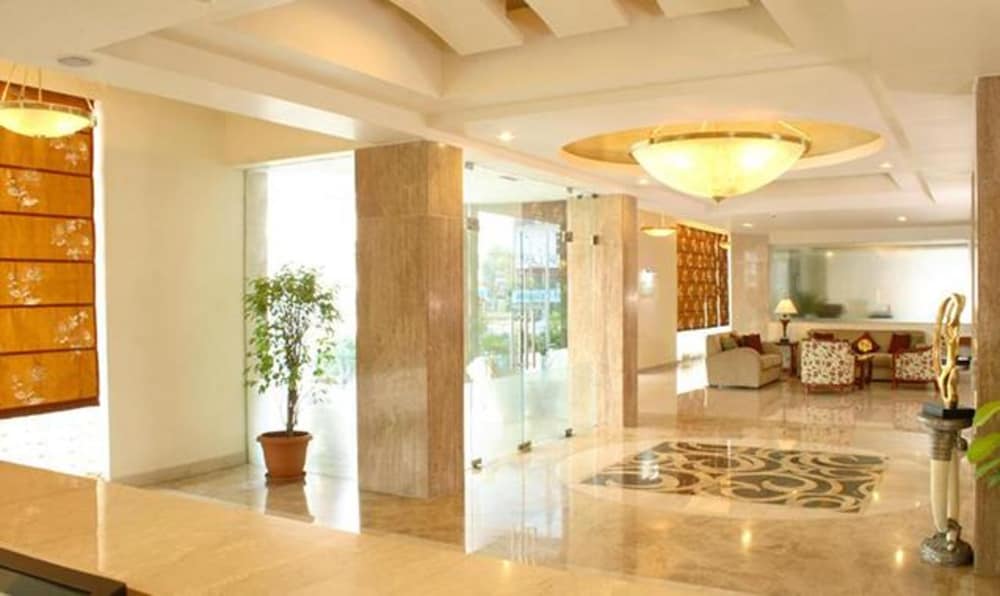 Фото Fabhotel Prime Hampshire Plaza