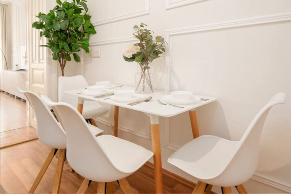 Фото City Apartment - 5 min to Metro