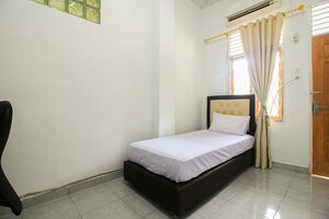 Oyo Life 2553 Kost Daya (Riau, Jl. Pekanbaru-Minas), hotel