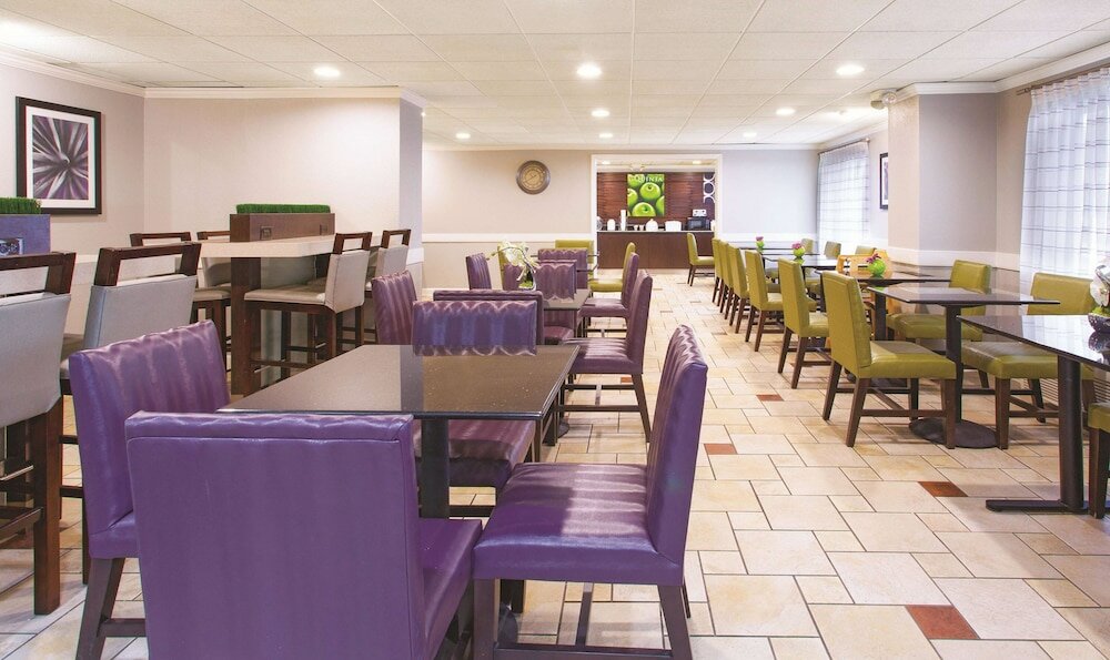 Фото La Quinta Inn & Suites by Wyndham Miami Airport East