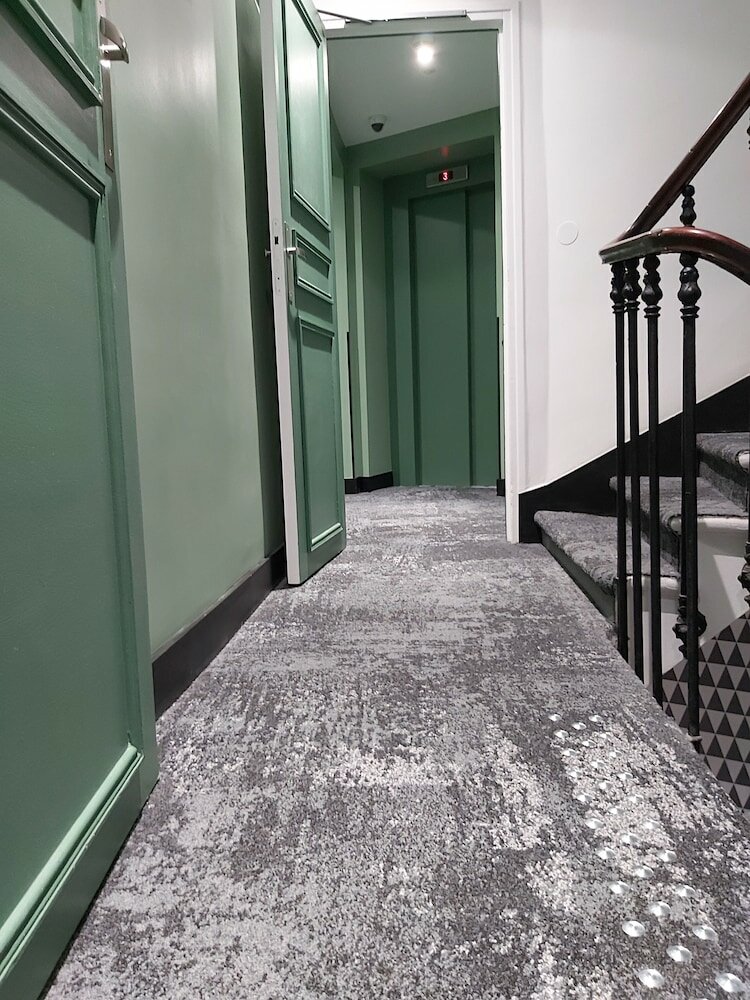 Фото Hotel B Square