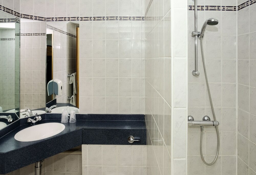 Фото Ibis Cardiff